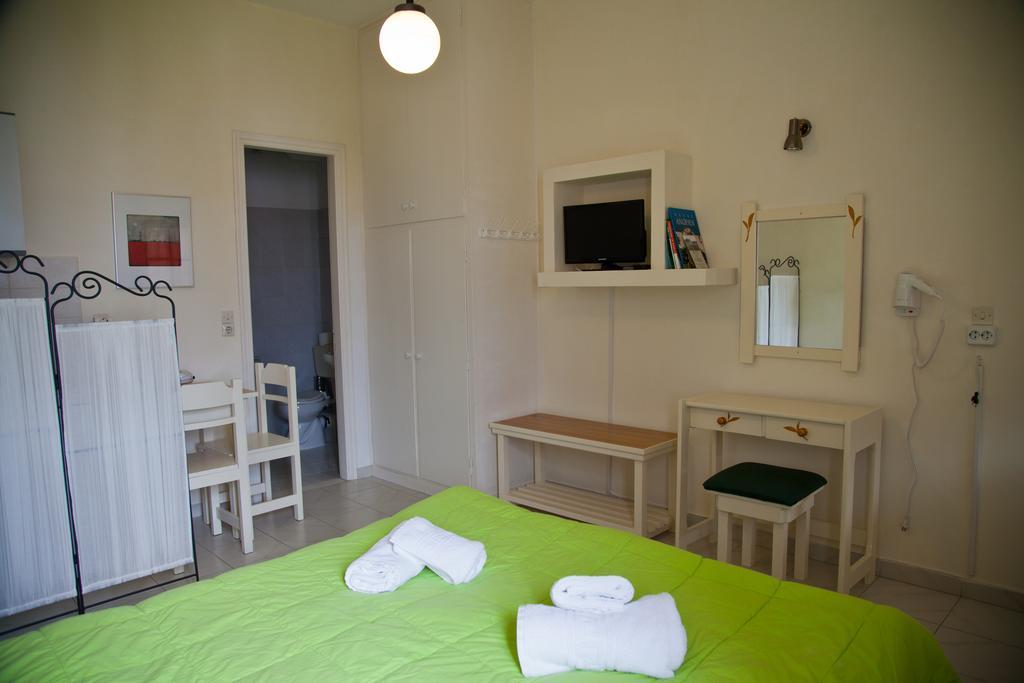Theo Studios & Apartments Spétses Værelse billede