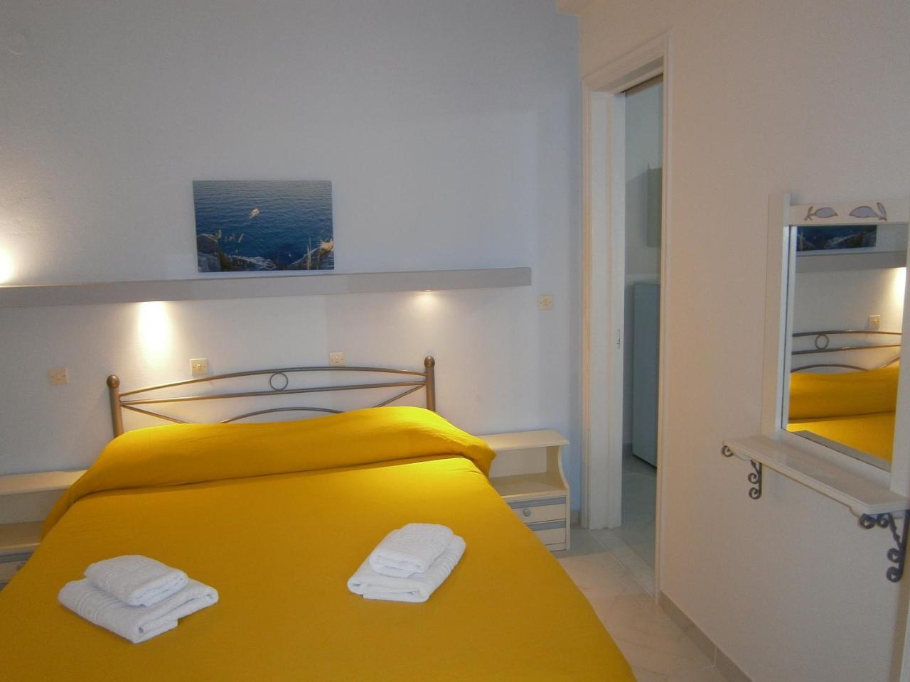 Theo Studios & Apartments Spétses Eksteriør billede