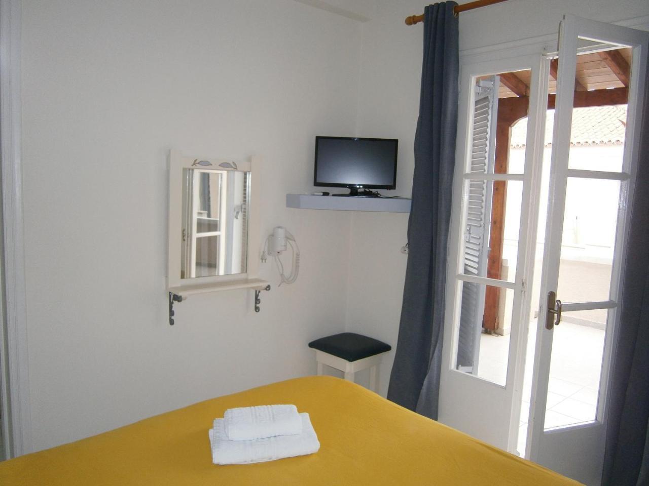 Theo Studios & Apartments Spétses Eksteriør billede